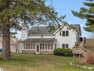 7246 S Stachnik Rd, Maple City, MI 49664