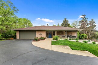 904 Grand Blvd, Wauconda, IL 60084