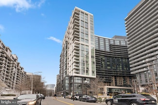 1781 N Pierce St Unit 1402, Arlington, VA 22209