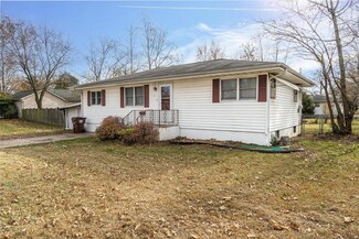 210 Broadway St, Gillespie, IL 62033