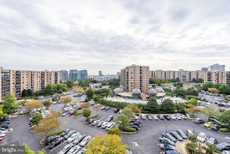8370 Greensboro Dr Unit 223, McLean, VA 22102