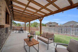 1110 Newcastle Dr, Midlothian, TX 76065