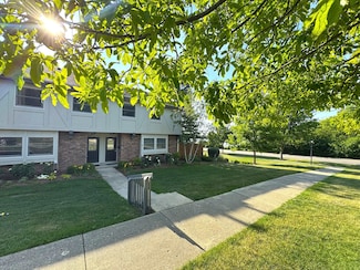 886 Bristol Dr Unit 886, Barrington, IL 60010
