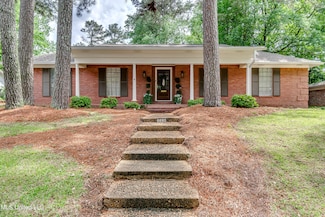 5329 Reddoch Dr, Jackson, MS 39211