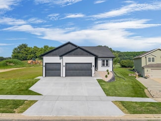 935 Hay Creek Trail, Reedsburg, WI 53959