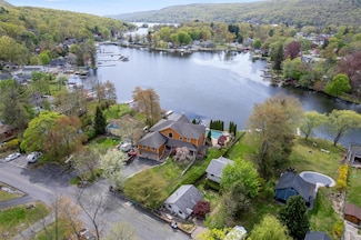 25 Teneyck Ave, Greenwood Lake, NY 10925