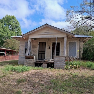 1420 N Hamilton St, Gonzales, TX 78629