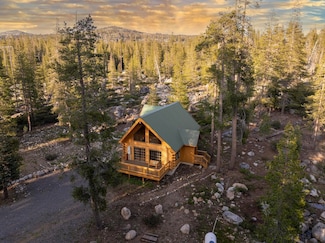 52775 Towle Mountain Dr, Soda Springs, CA 95728