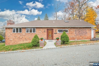 1 Lenape Trail, Wayne, NJ 07470