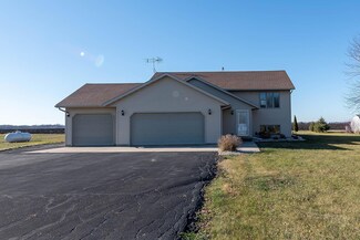 418 Hoffman Cir, Pemberton, MN 56078