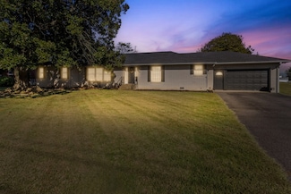 840 S Broadway St, Portland, TN 37148