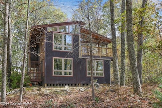 113 Whipple Tree Ln, Hawley, PA 18428