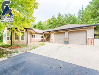 2813 Marque Hill Rd, Manhattan, KS 66502