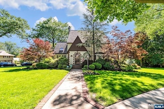 747 Mildred St, Teaneck, NJ 07666