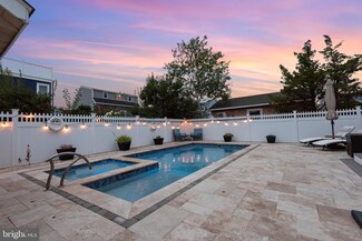 316 N 7th St, Surf City, NJ 08008