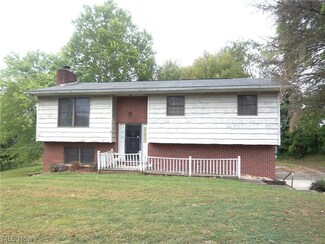 6542 Pike St, Mineral Wells, WV 26150