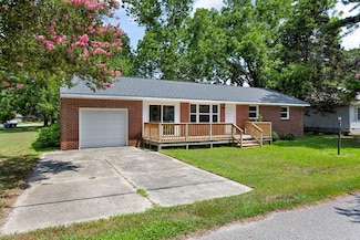 32 Betz Ln, Hampton, VA 23666