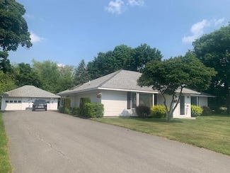 48 13th St, Bangor, ME 04401