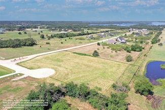 700 Vest Ln, Pilot Point, TX 76258