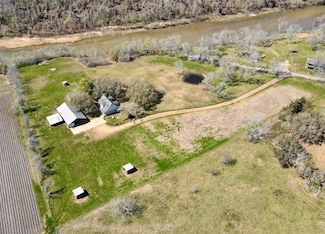 1783 River Valley Dr, Wharton, TX 77488