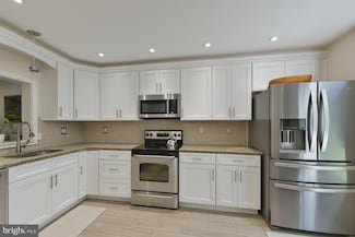 100 Victoria Dr, Montgomeryville, PA 18936