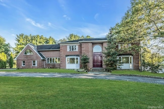 21 Overbrook Ln, Glen Head, NY 11545