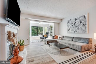 2237 Hunters Run Dr Unit 2237, Reston, VA 20191