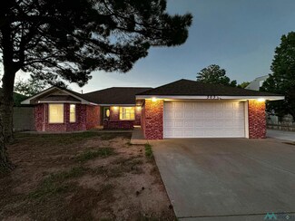 303 Mission Arch Dr, Roswell, NM 88201