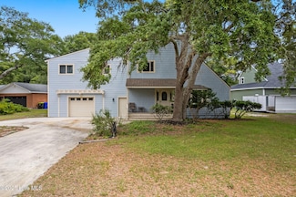 31 Augusta Dr, Oak Island, NC 28465