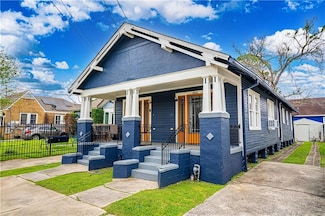 8624 Apple St, New Orleans, LA 70118