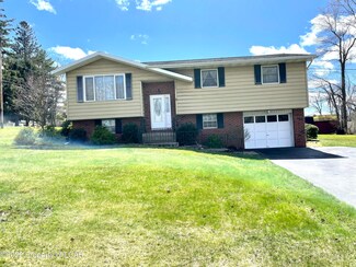 2 Glendale Dr, Mountain Top, PA 18707