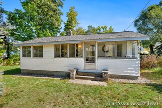 17376 Blanford St, Spring Lake, MI 49456
