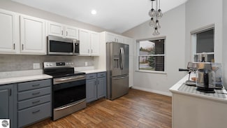 3732 Creekside Dr, Traverse City, MI 49684