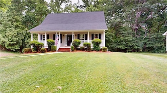 131 Foxcroft Dr, Mount Airy, NC 27030