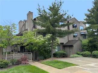 628 Meredith Ln, Cuyahoga Falls, OH 44223
