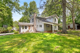 19 Farview Terrace, Airmont, NY 10901