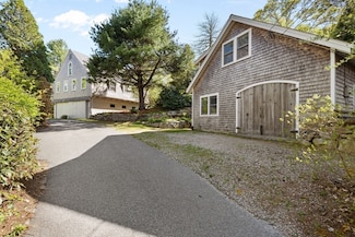 71 Oyster Pond Rd, Falmouth, MA 02540