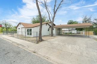 911 Cantu St, Del Rio, TX 78840