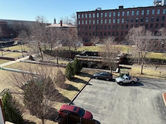 52 Lawrence Dr Unit 415, Lowell, MA 01854