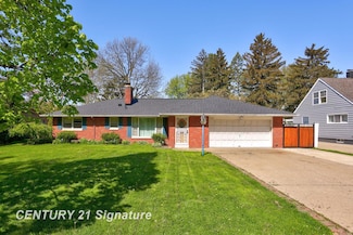 1415 Coolidge Ave, Saginaw, MI 48638