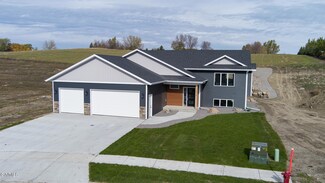 5412 Titanium Dr, Bismarck, ND 58503