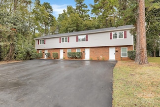 2828 Willow St, Charlotte, NC 28208