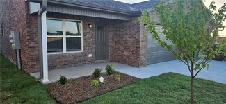 502 NW 69th Ave, Highfill, AR 72712