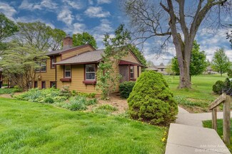 2321 Parkwood Ave, Ann Arbor, MI 48104