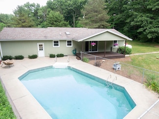 186 W Luce Rd, Battle Creek, MI 49017