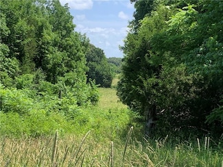 13635 N Hwy, Stover, MO 65078