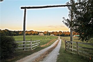 2670 Old Washington Rd, Cedar Hill, TN 37032