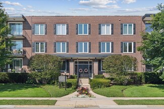 1350 N Western Ave Unit 211, Lake Forest, IL 60045