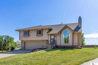 9810 S 10th St, Bellevue, NE 68123