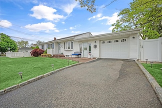 56 15th Ave, West Babylon, NY 11704